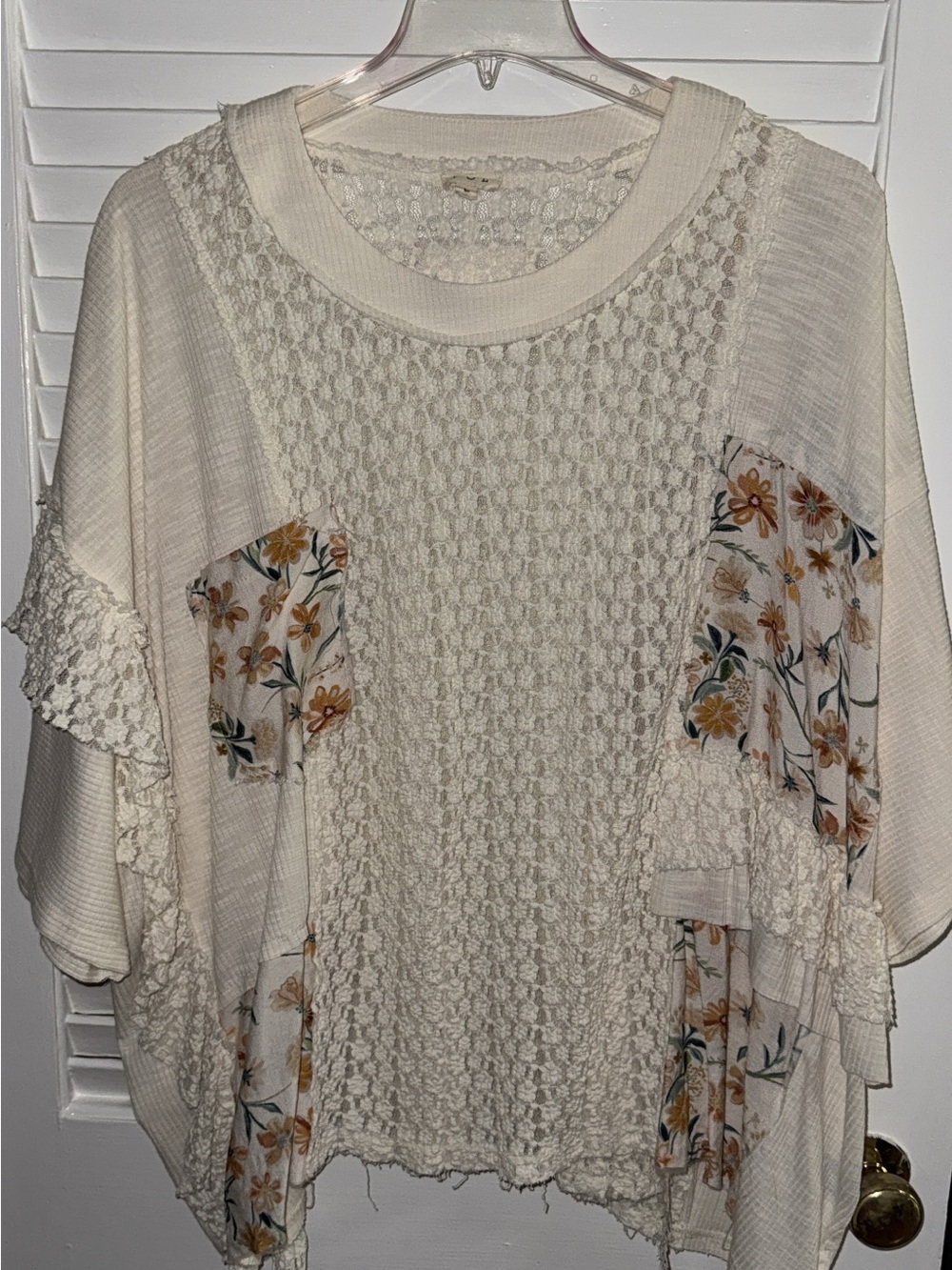 POL Cream Crochet Panel Floral-Accent Women's Top